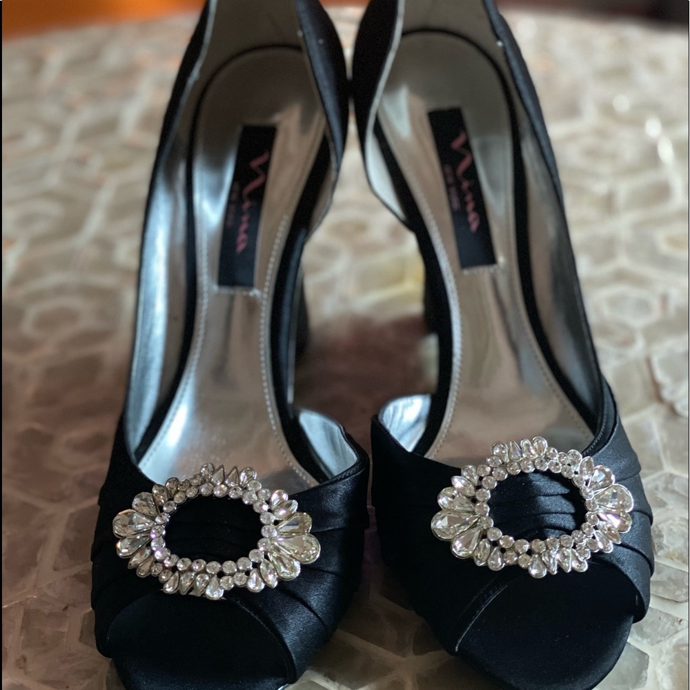 Gorgeous NINA evening shoe size 8 1/2 never worn with box
